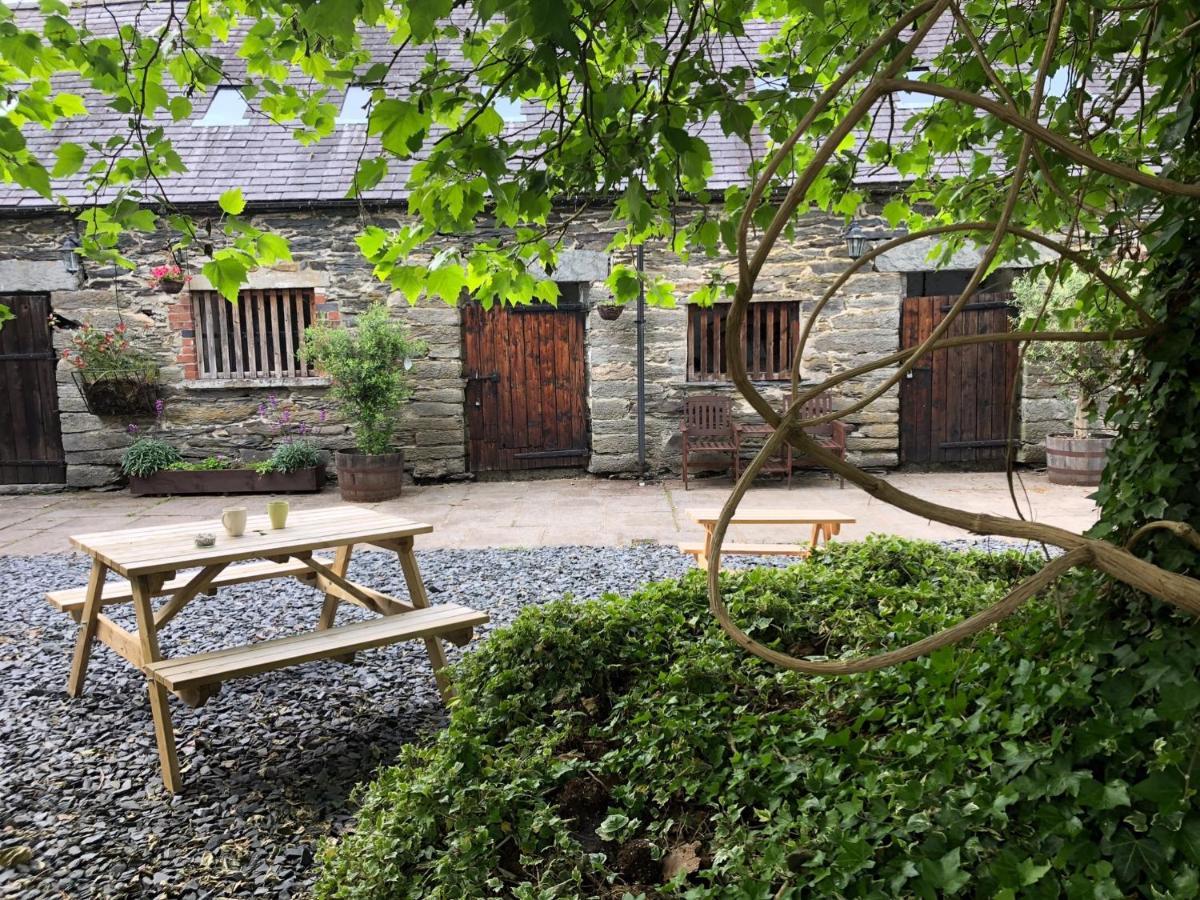 Bryn Melyn Farm Cottages Бэйла Экстерьер фото